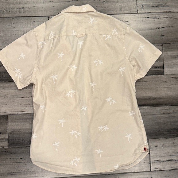 NWOT, Denim & Flower Beige Shirt with Tropical Print - Picture 4 of 4